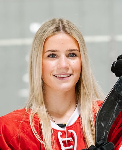 Bella Malloy (Captain)